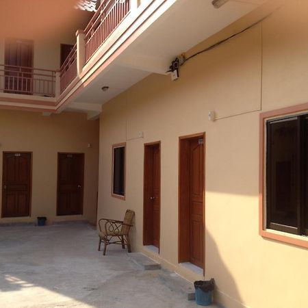Ochheuteal Guesthouse Sihanoukville Exterior photo