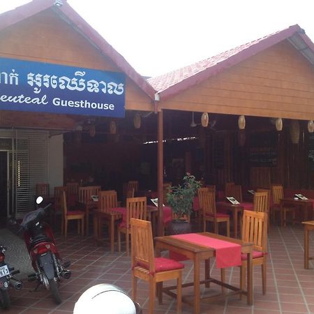 Ochheuteal Guesthouse Sihanoukville Exterior photo